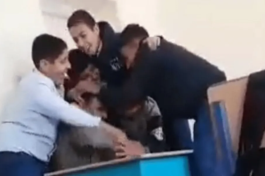 فیلم خبرساز کتک خوردن معلم در تبریز مربوط به لرستان است