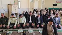 اقامه نماز جماعت در مدارس فریدن