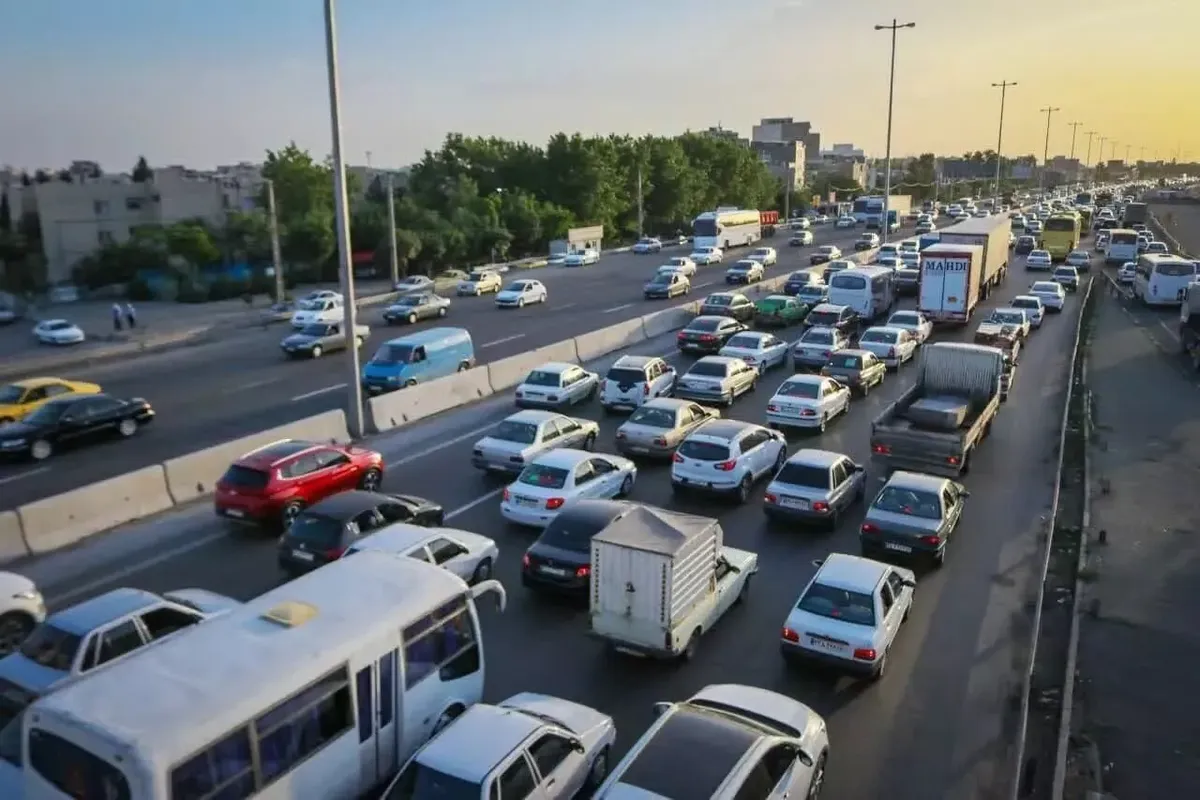 وضعیت جادهها و راهها، امروز ۴ آبان ۱۴۰۵؛ ترافیک نیمه سنگین در آزادراههای منتهی به تهران/ بارش باران در محورهای ۵ استان