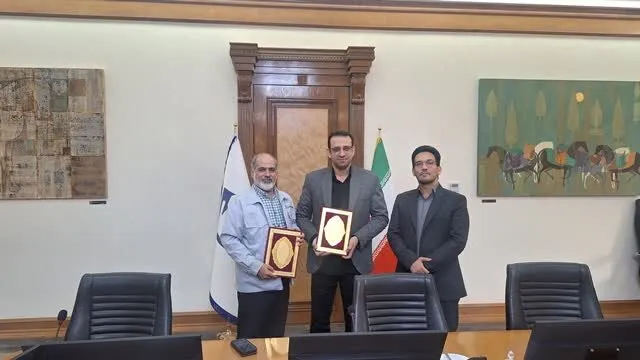امضای تفاهمنامه همکاری ادارهکل کتابخانههای عمومی و شرکت عقابافشان سمنان