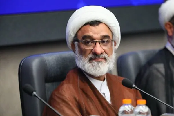 ادای احترام دبیر شورای عالی انقلاب فرهنگی به شهدای ایلام