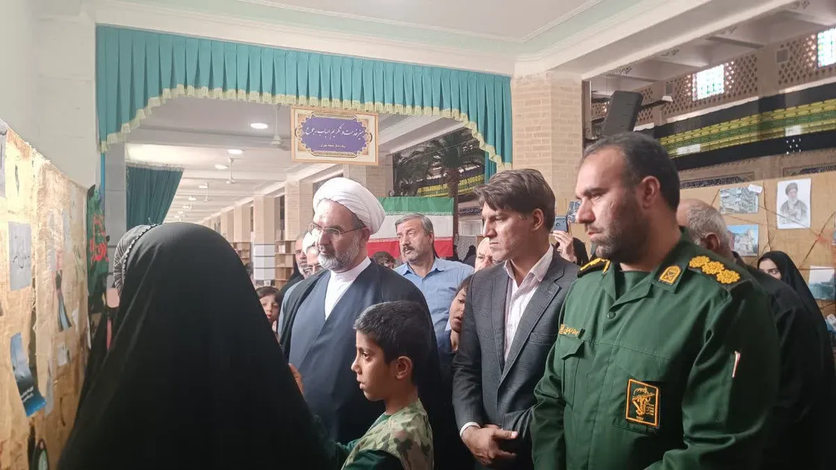 برگزاری حلقه صالحین و نمایشگاه فرهنگی به مناسبت روز بسیج دانشآموزی در مهریز