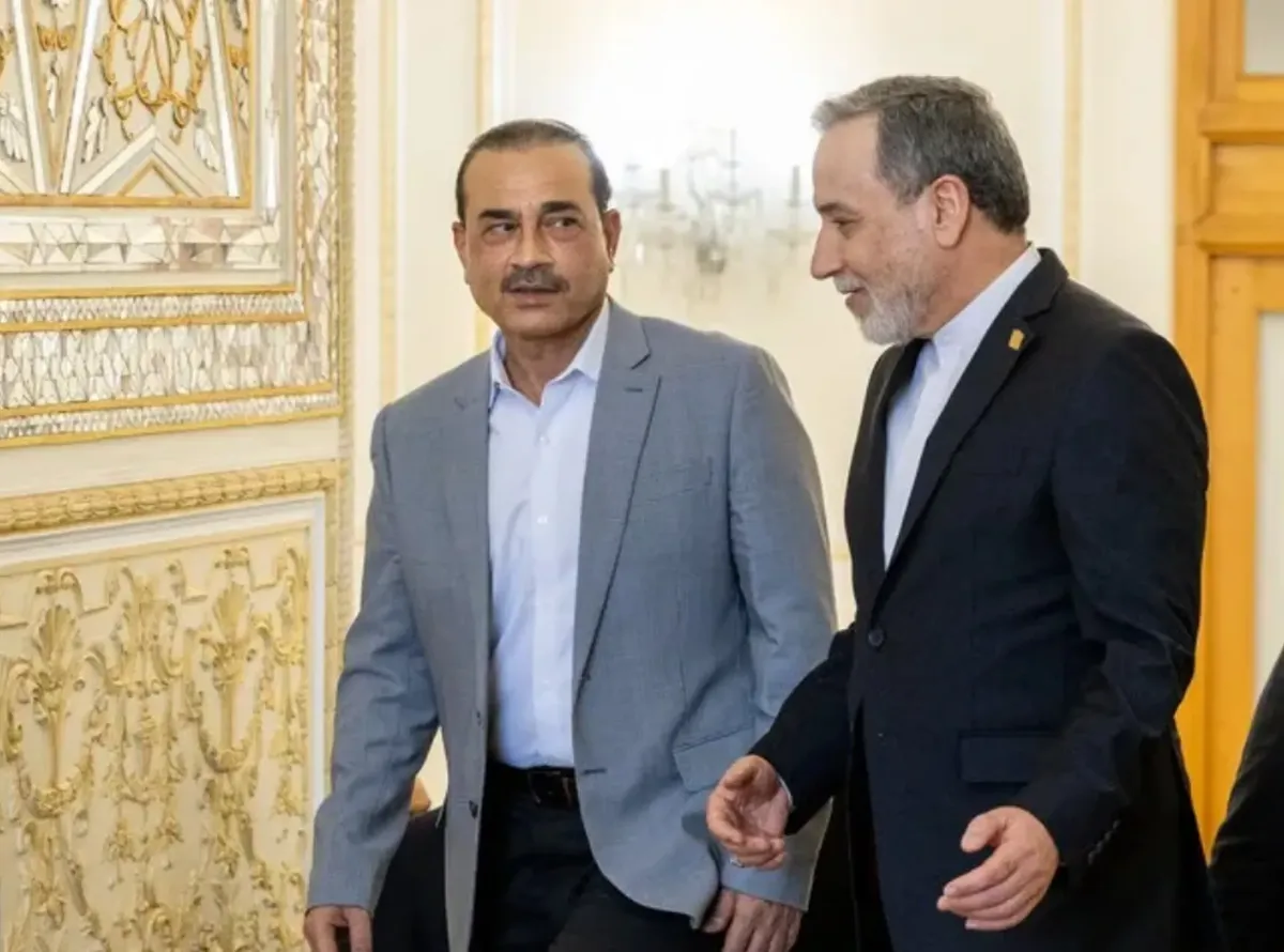 سخنگوی ارتش پاکستان: کانالهای ارتباطی خود را با ایران حفظ کردهایم/ همه تلاش ما به اجتناب از فرسایشی شدن رویارویی در خاورمیانه معطوف است/ ادامه درگیریها، به نفع کشورهای درگیر و کل منطقه نیست؛ راهکار هم فقط در دیپلماسی و مذاکرات نهفته است/ محور گفتوگوها با تهران، بر خویشتنداری و جلوگیری از شدت