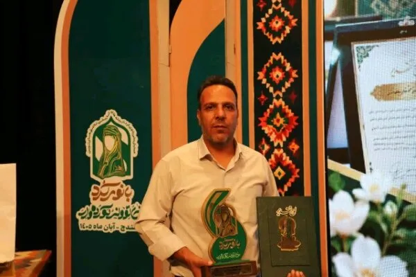 عکاس خبرگزاری مهر کردستان در همایش ملی بانوی کرد تجلیل شد