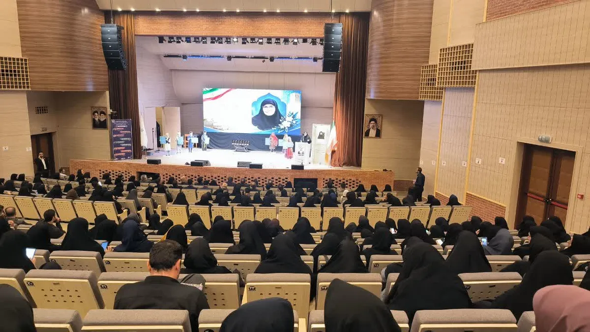 تجلیل از برگزیدگان جشنواره‌های معاونت آموزش ابتدایی استان یزد