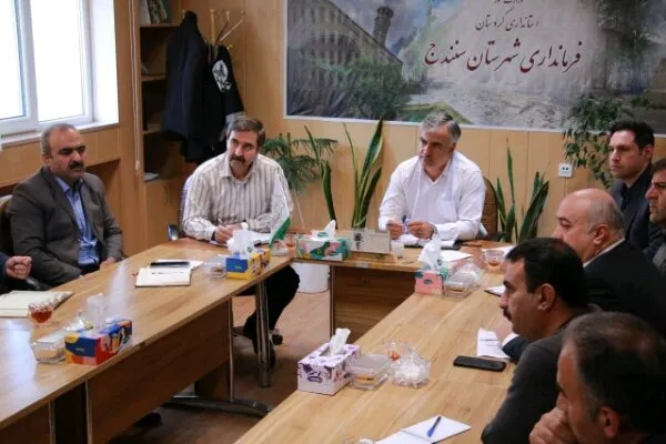 فرماندار سنندج: توزیع سوخت باید به کاهش صف جایگاهها منجر شود