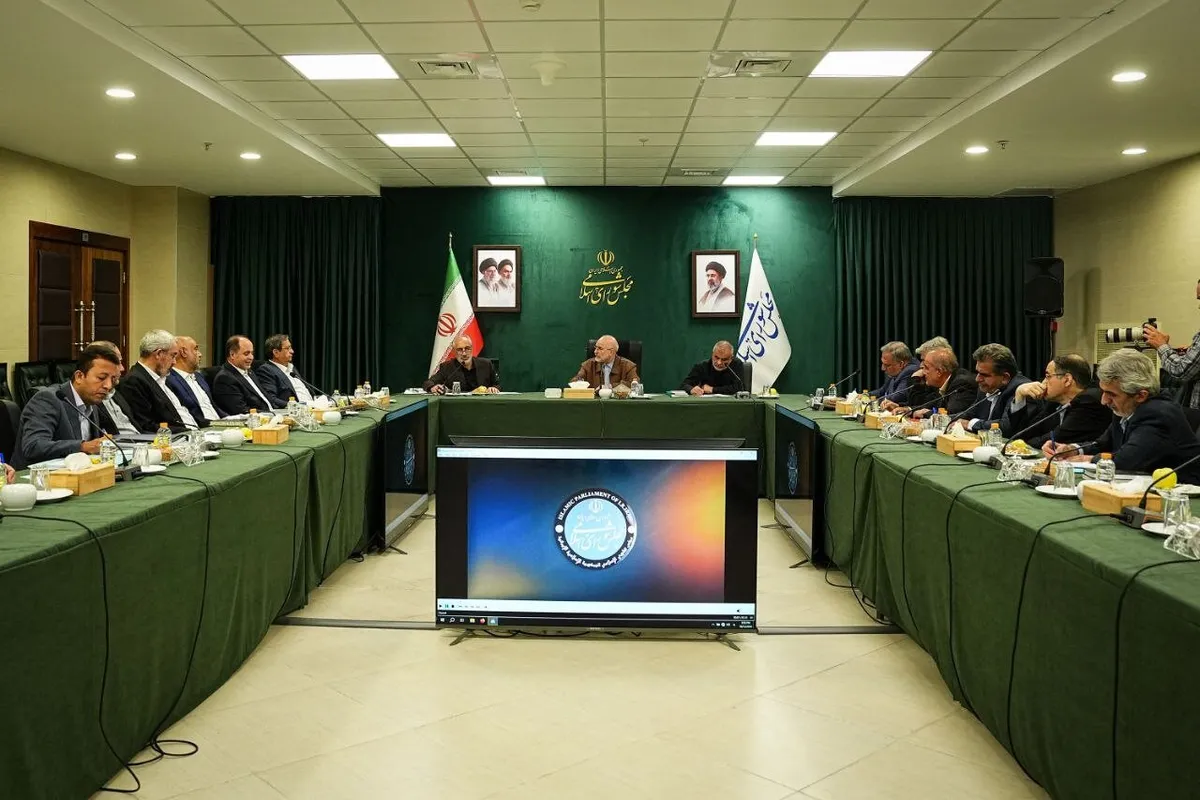 قالیباف: مدیریت را در بحران آموختهام؛ در بحران، بزرگترین فرصتها وجود دارد/ امروز جنگ اقتصادی از جنگهای شناختی، نظامی و سایبری مهمتر است