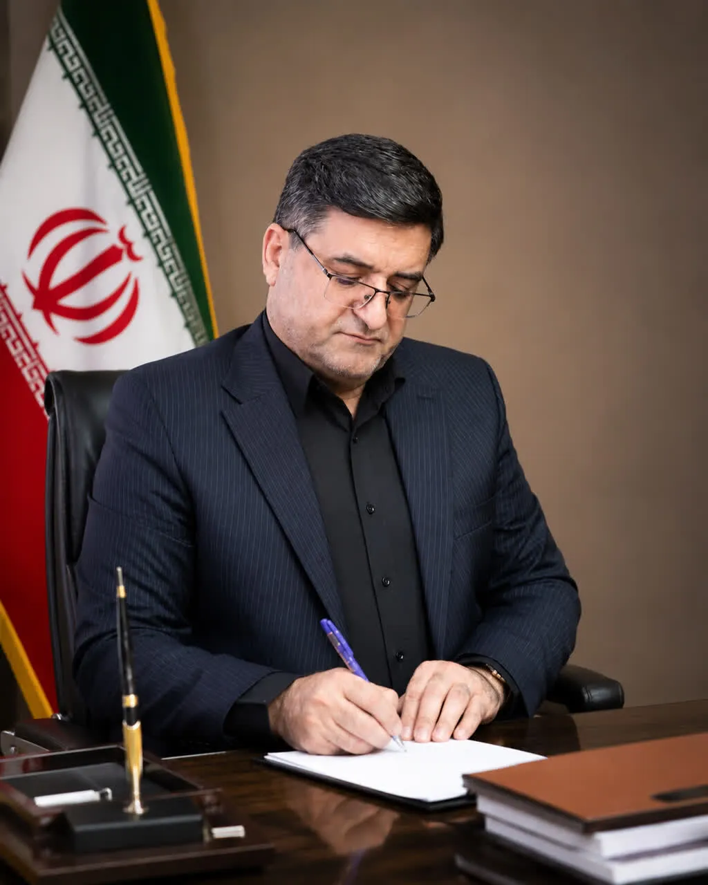 استاندار: مشارکت نخبگان در تصمیمسازی، لازمه تحقق توسعه متوازن در چهارمحال و بختیاری است