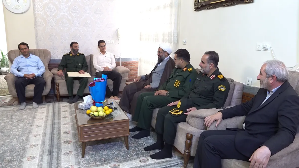 تجلیل از دو رتبه تک رقمی کنکور در همدان