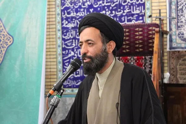 نیروی انتظامی باید برای مردم آرامشبخش و برای مفسدان رعبآور باشد