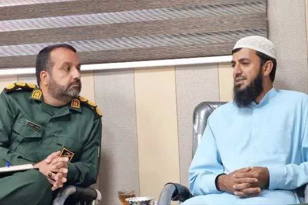 مولوی کریم نیا: وحدت شیعه و سنی سد محکمی در برابر توطئههای دشمنان است