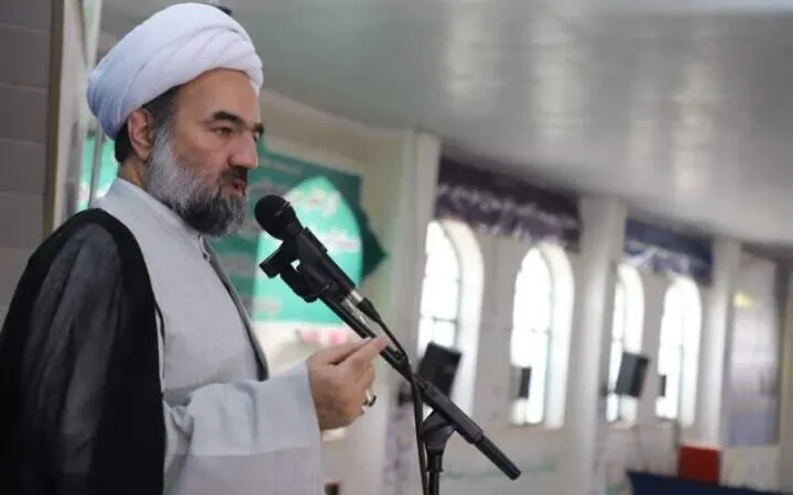 خطیب نماز جمعه زاهدان: مردم در برابر نقشههای شوم دشمن هوشیار باشند