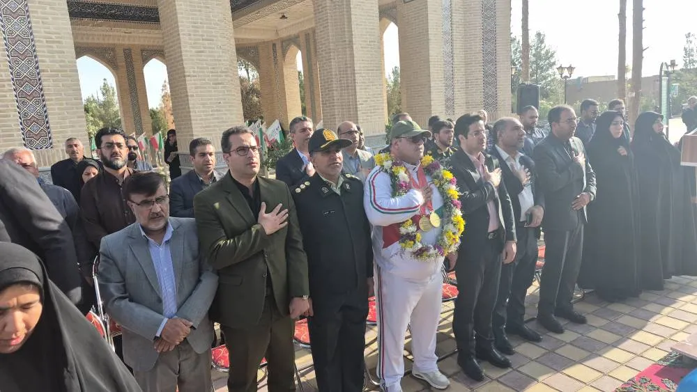 استقبال از قهرمان مسابقات وزنه‌برداری جهان در شاپور آباد برخوار