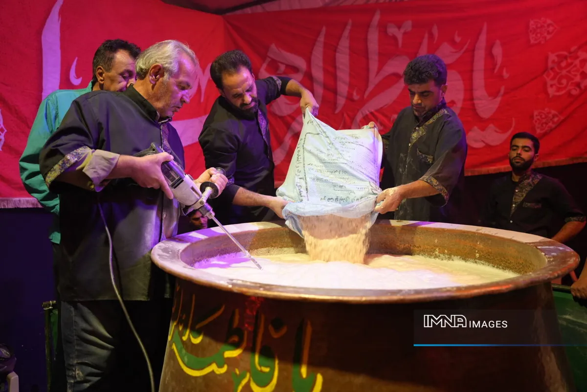 سمنوپزان فاطمی در باغ نور اصفهان؛ ورزشکاران هم پای دیگ نذر آمدند