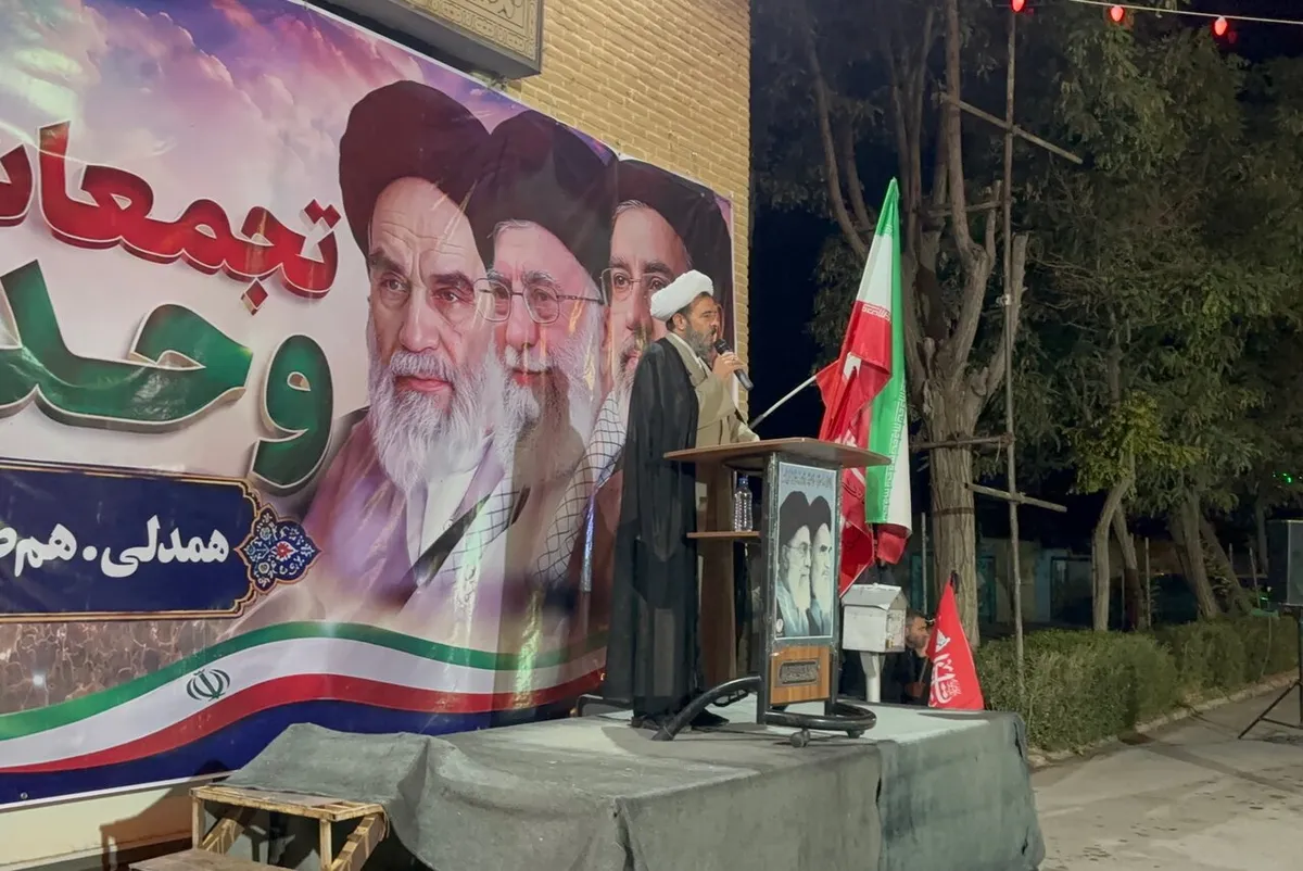 خورشیدی:حضور مردم در اجتماعات شبانه نشانهای ازحمایت انقلاب اسلامی است