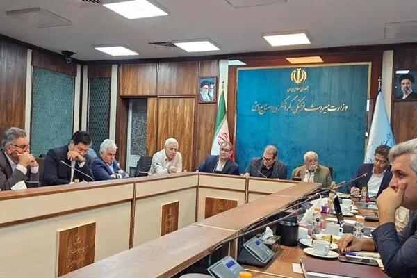 عبور خط ۲ مترو از محدوده مسجد جامع عتیق تأیید نشد؛ بررسیها ادامه دارد
