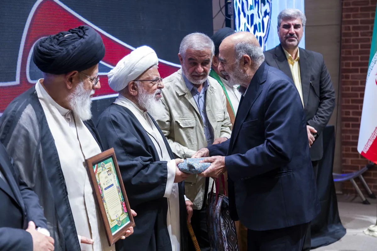 تجلیل از خادمان و فعالان فرهنگ عاشورایی در یزد؛ تأکید بر نقش هیئتهای مذهبی در جهاد تبیین