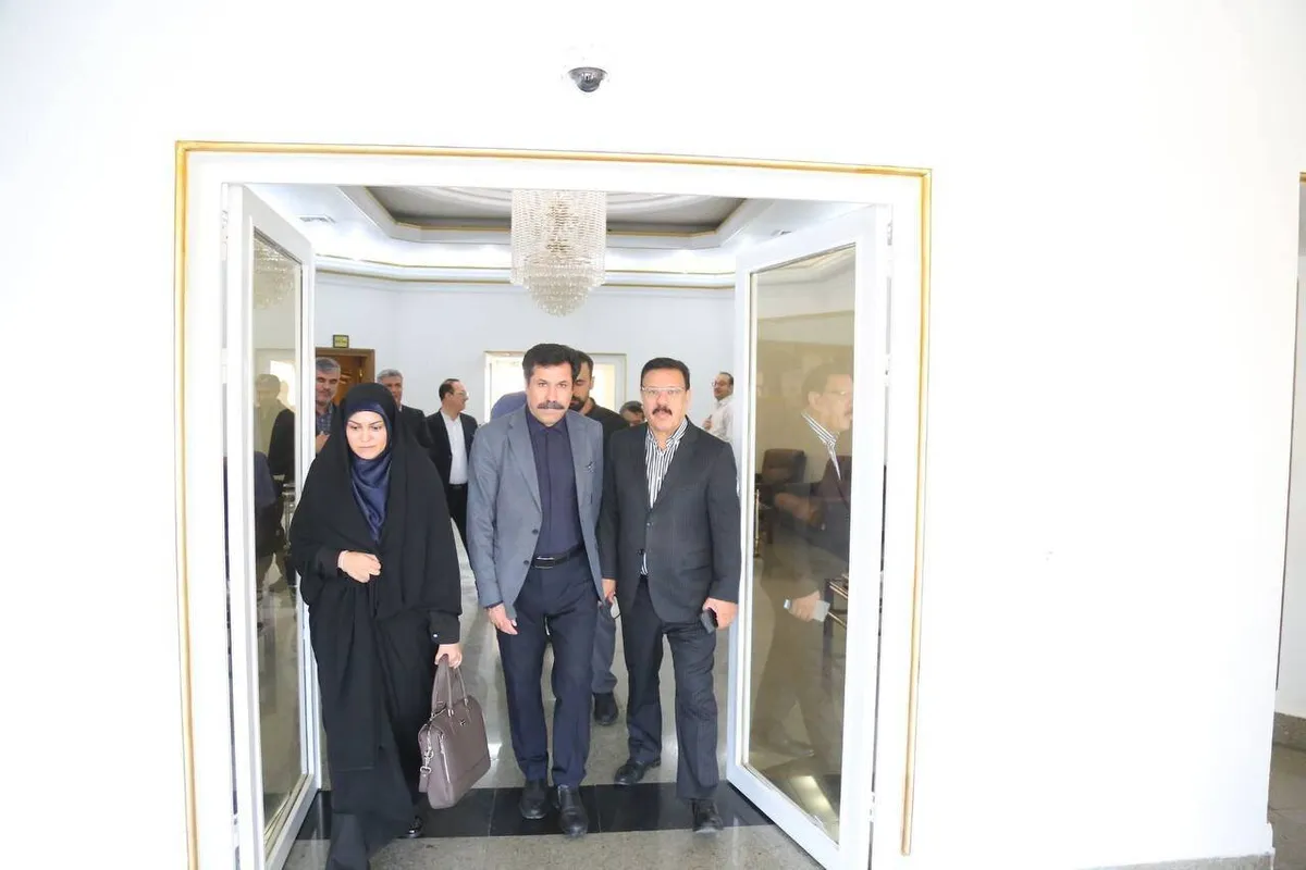 معاون رئیس‌جمهور برای بازدید از طرح‌های اقتصادی وارد تبریز شد
