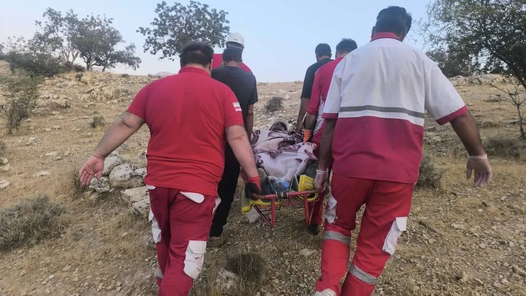 نجات فرد گرفتار در ارتفاعات شهرستان کوه چنار فارس