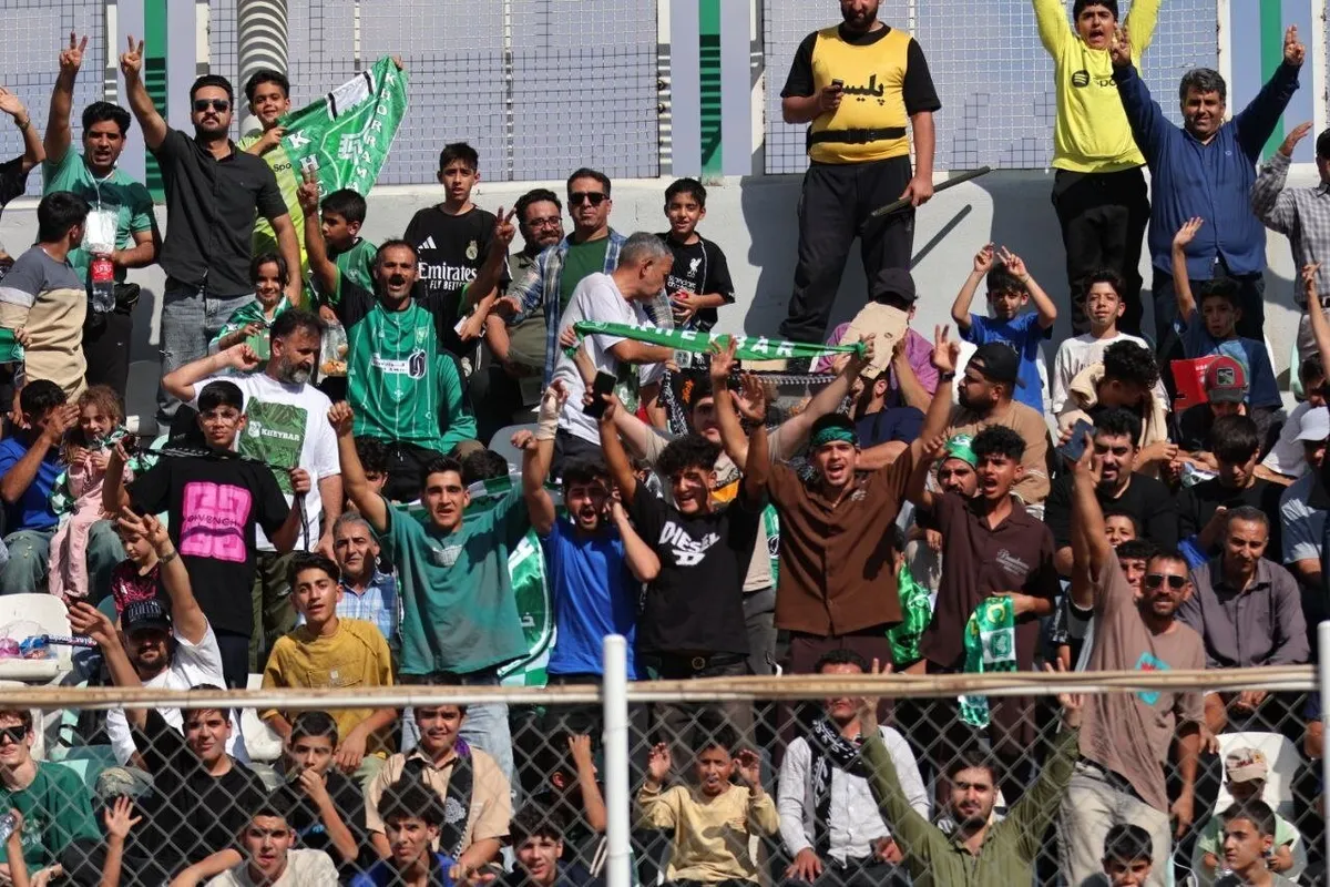حواشی نبرد خیبر و پرسپولیس؛ از شعار «پیام دست طلایی» تا آتشبازی سبزها