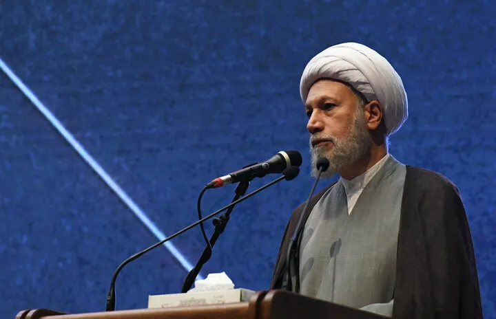 آیتالله دژکام: حافظ زبان گویای حماسههای امروز است