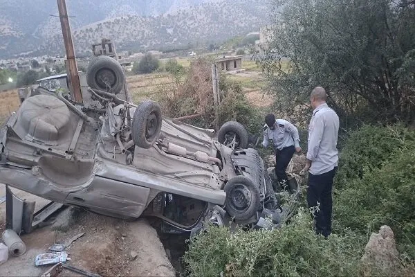 واژگونی پژو در ابتدای محور خرمآباد ـ الشتر ۲ مصدوم برجا گذاشت