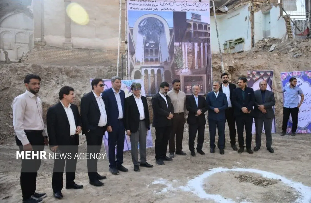 کلنگ احداث هتلی با اعتبار ساخت ۲ همت در قم به زمین زده شد