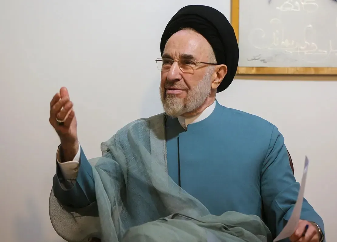 روایت سید محمد خاتمی از پاسخ رئیس جمهور چین به پیشنهاد اتمی ایران: در زمان ریاستجمهوری خودم، سه ملاقات با جیانگ زمین، رئیسجمهور وقت چین داشتم و در هر سه مورد، پیشنهاد دادم که برای فعالیت کارخانه اتمی کمک کنند / آقای زمین، اما به من میگفت که «دست از این پروژه بردارید؛ تنها هدف تبدیلشدن چین به یک