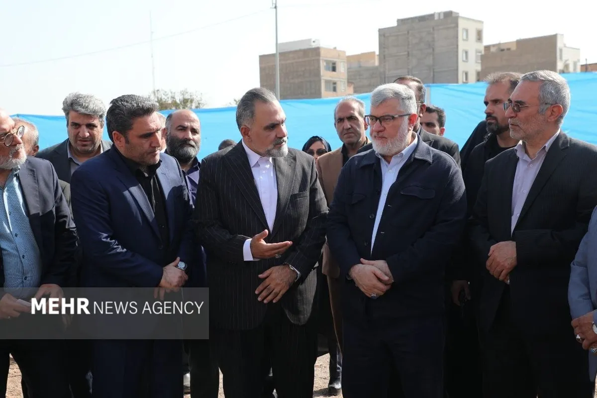 کلنگ مدرسه ۹ کلاسه فرون‌آباد با ۲۰ میلیارد تومان اعتبار به زمین خورد