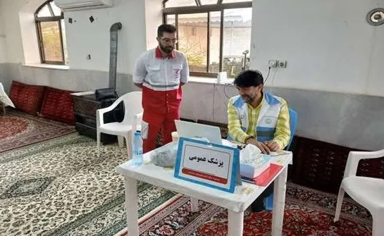 معاینه رایگان ۷۰ نفر در کاروان سلامت هلال احمر سنگاچین بندرانزلی