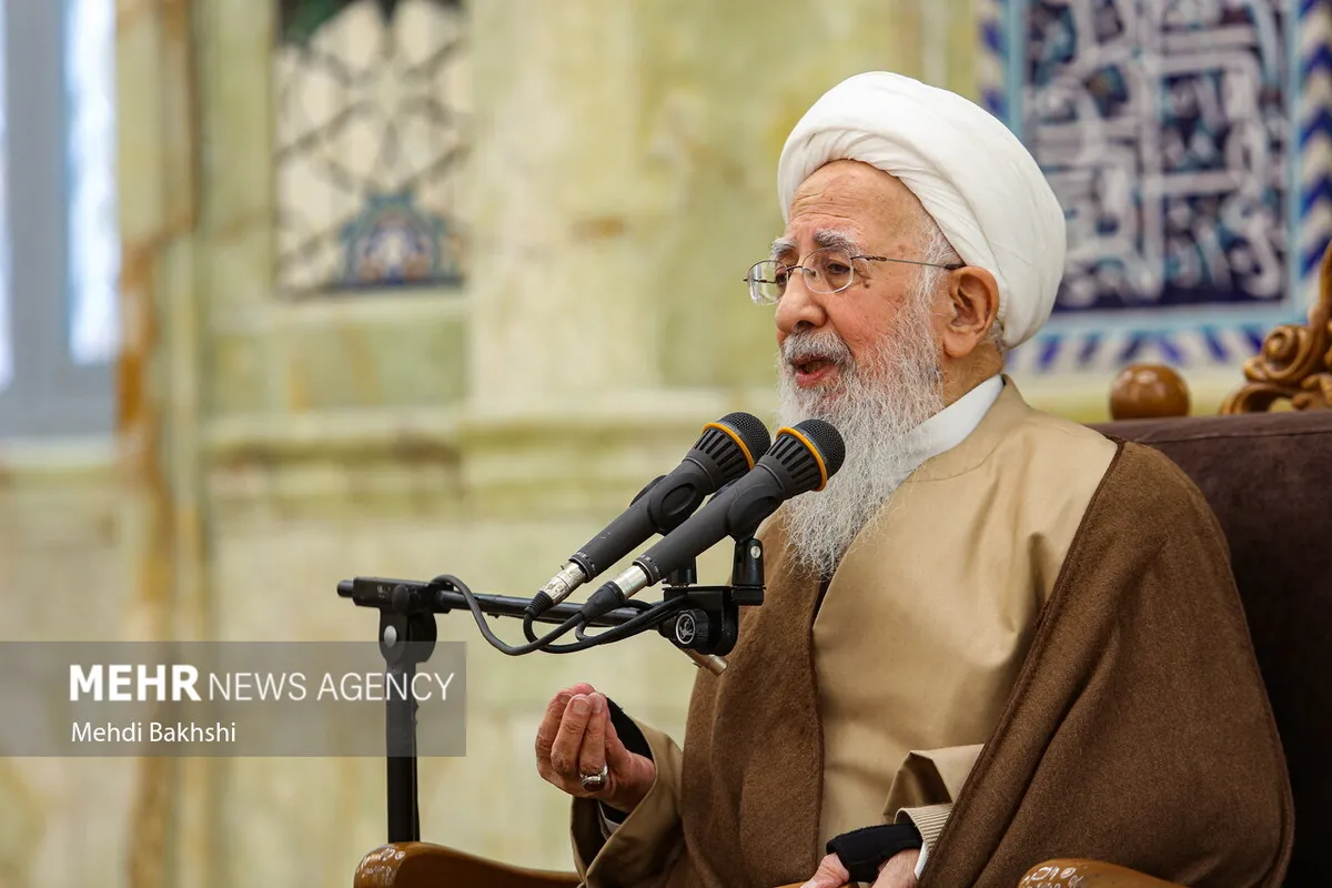 تجلیل آیت الله جوادی آملی از حاضران در تجمعات شبانه