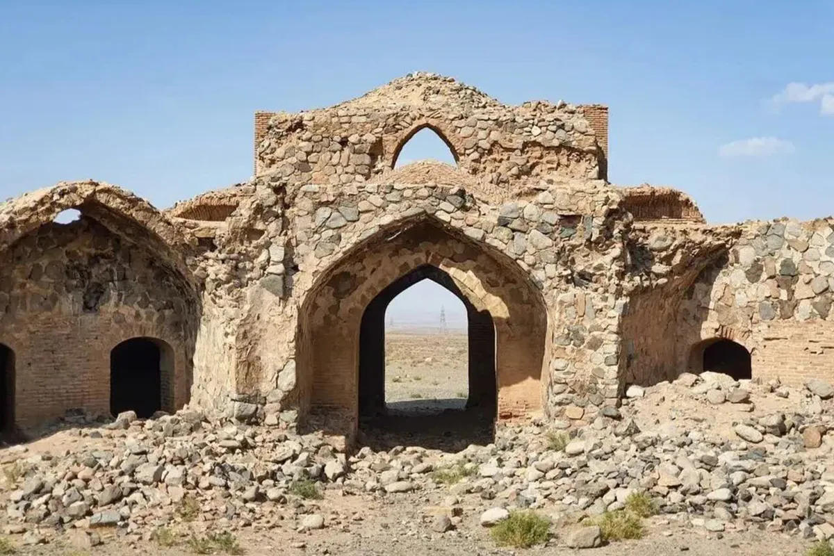 سند مالکیت کاروانسرای «دهزیره» به نام میراثفرهنگی کاشان صادر شد