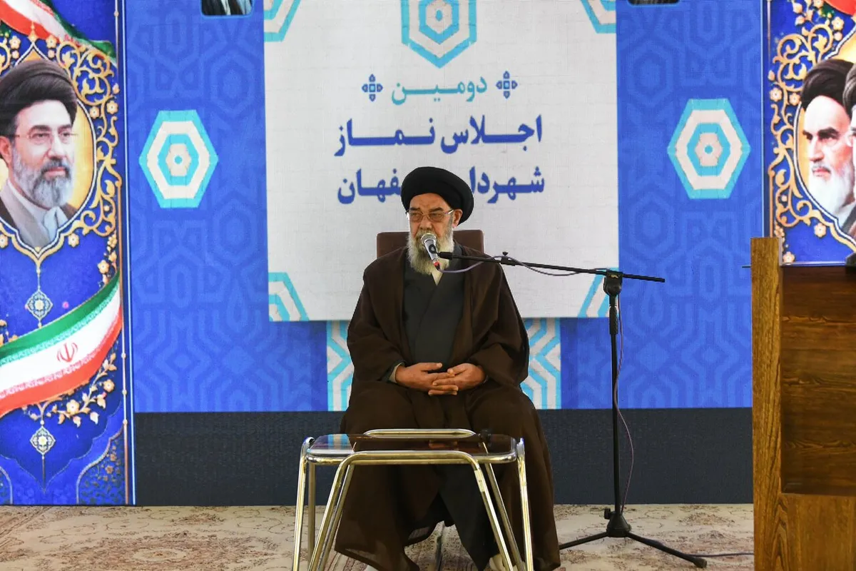 مطالبه‌گری برای اصلاح امور باشدنه تخریب؛نمازجامعه راازگناه پاک میکند