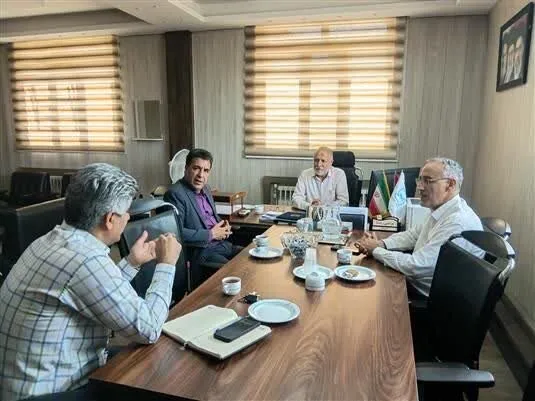 شهرداری خرم آباد متعهد به استانداردسازی وسایل بازی پارکهای این شهر شد