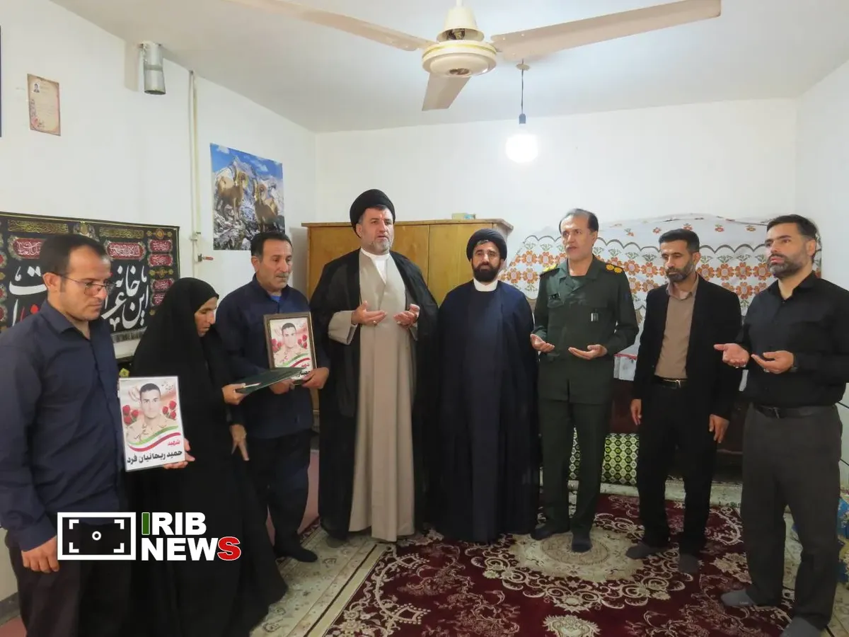 دیدار مسئولان قرارگاه منطقه‌ای کربلا با خانواده‌های شهدای جنگ رمضان در خوزستان