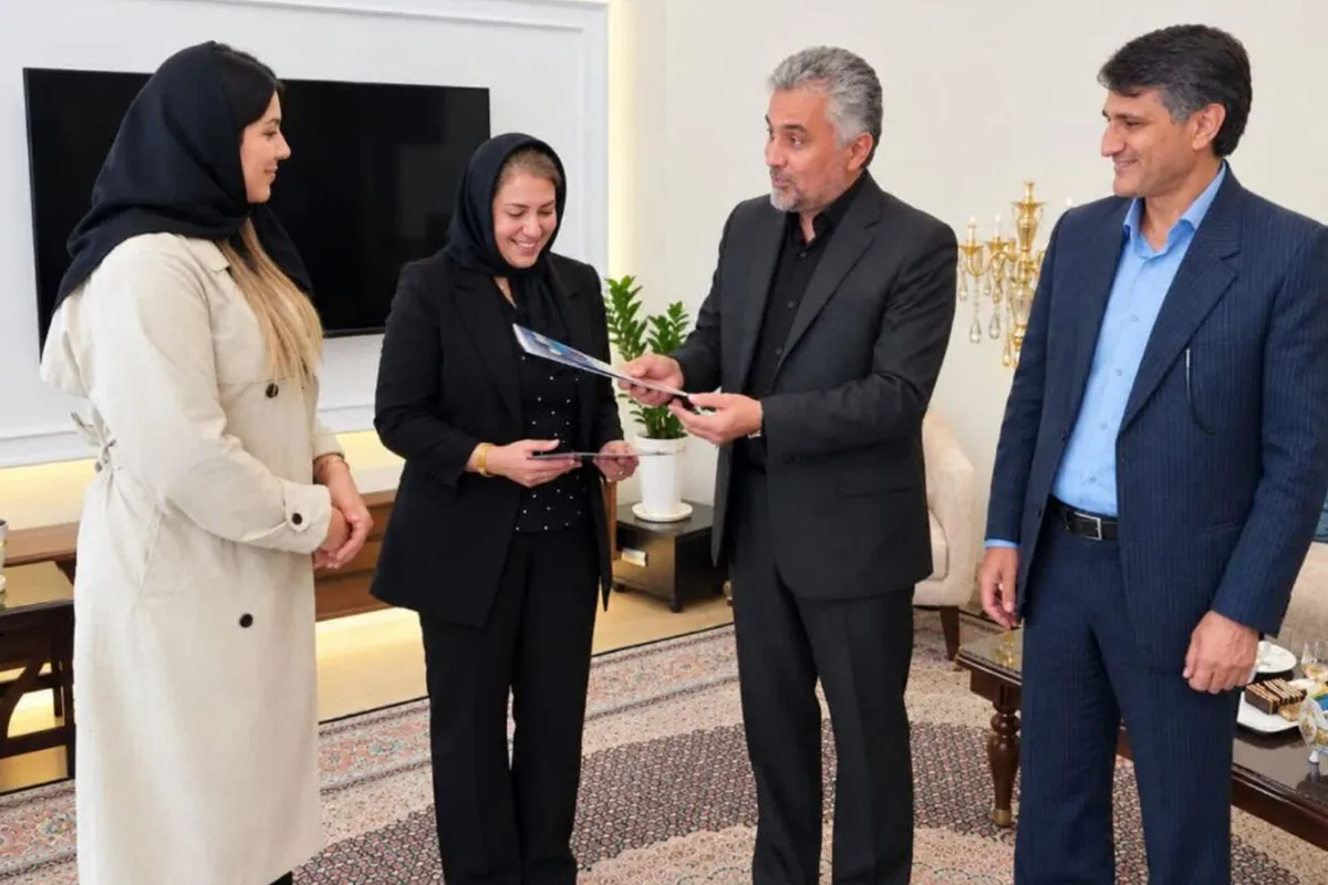 پیگیری امور درمانی و معیشتی خانواده‌های شهدا و ایثارگران اردبیل