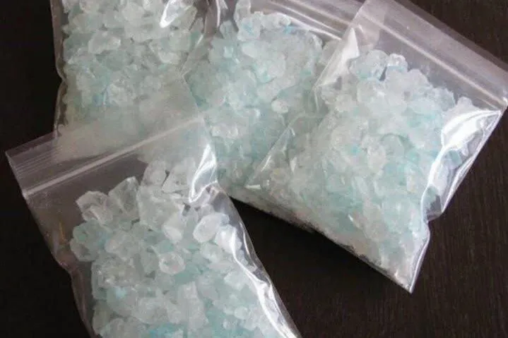 دستگیری سوداگر مرگ با کشف بالغ بر ۳ کیلوگرم ماده مخدر شیشه در جاسک