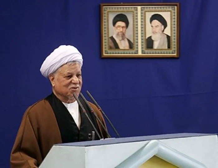 خاطرات هاشمی ۹ مهر ۱۳۸۲: پس از نمازجمعه تهران و بعضی از شهرستان‌ها تظاهرات علیه پذیرش پروتکل الحاقی برگزار شد