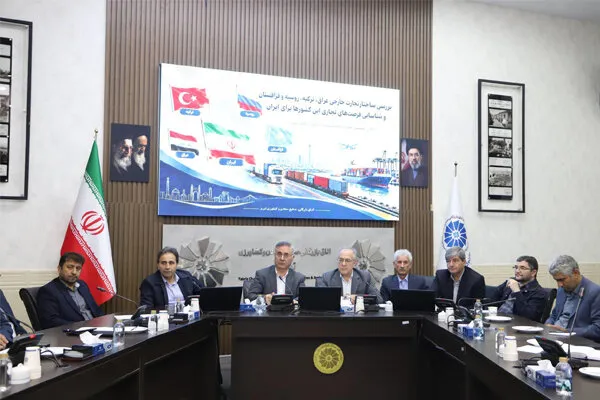 روحی: توسعه کشت قراردادی به کاهش خسارت کشاورزان کمک میکند