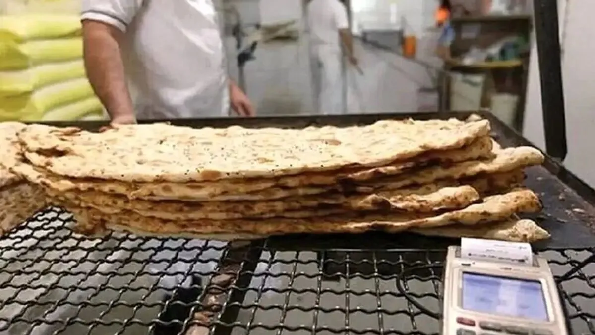 رییس اتاق اصناف کشور: قرار است از ابتدای ابان نان سنگک را به صورت آزمایشی در قالب وزن در تهران به دست مردم بدهند