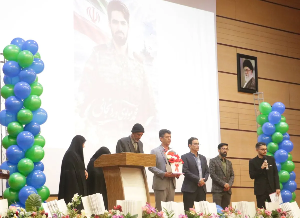 رونمایی از کتاب «دنیای میکروبیولوژی» در دانشگاه آزاد شهرکرد