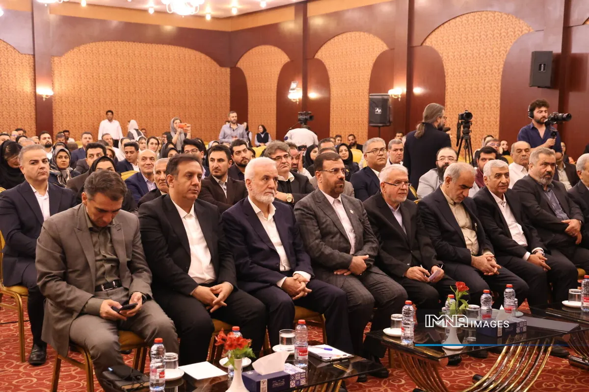 عبور گردشگری فارس از دوگانه شیراز و تختجمشید/توسعه متوازن سفر نیازمند تفویض اختیار به است
