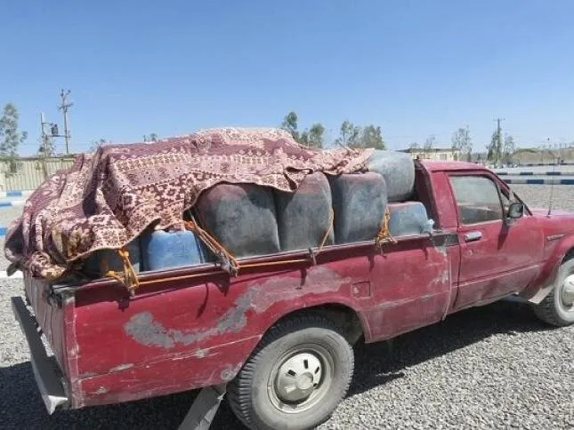 روایتی از زندگی سوختبران در جنوب کرمان؛ «با یک جرقه میبینی خود سوختبر و ماشینش به هوا رفتند»/ برخی ۱۰ خودرو میخرند و به قاچاقچیان اجاره میدهند