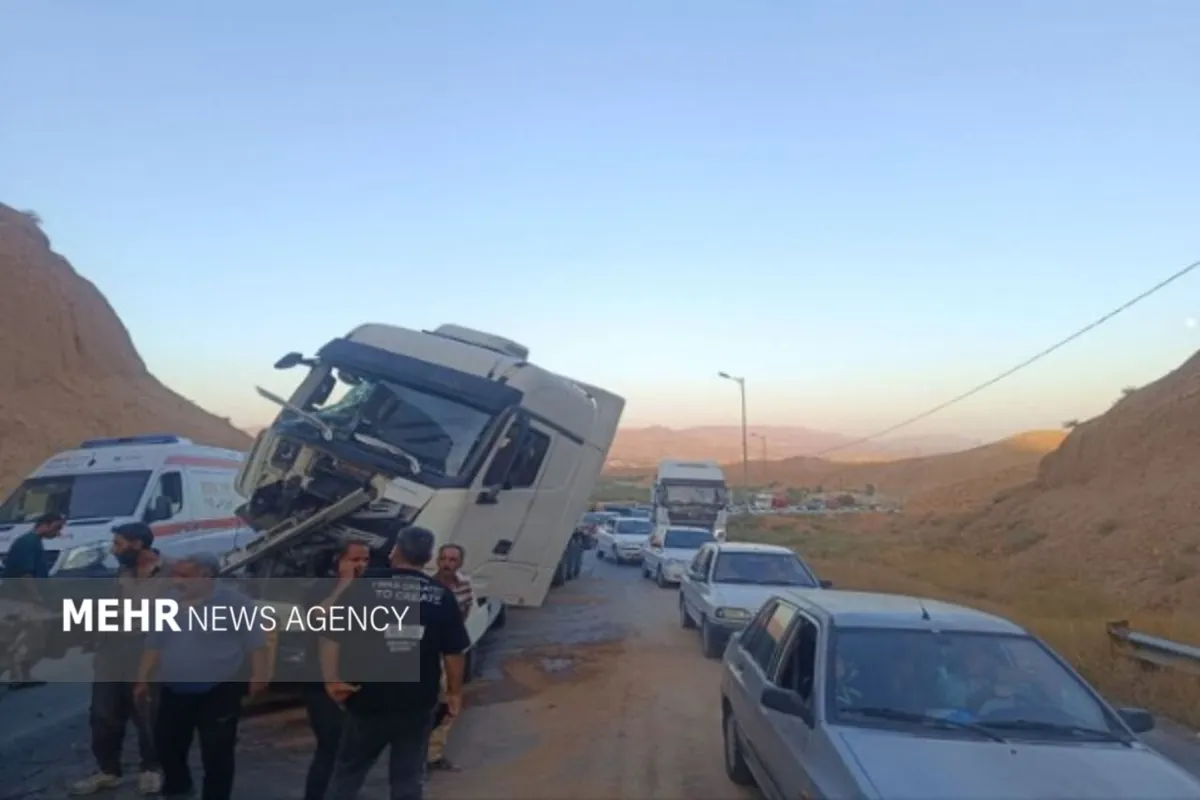 برخورد ایسوزو و کامیون در محور آرادان به سرخه؛ یک نفر جان باخت