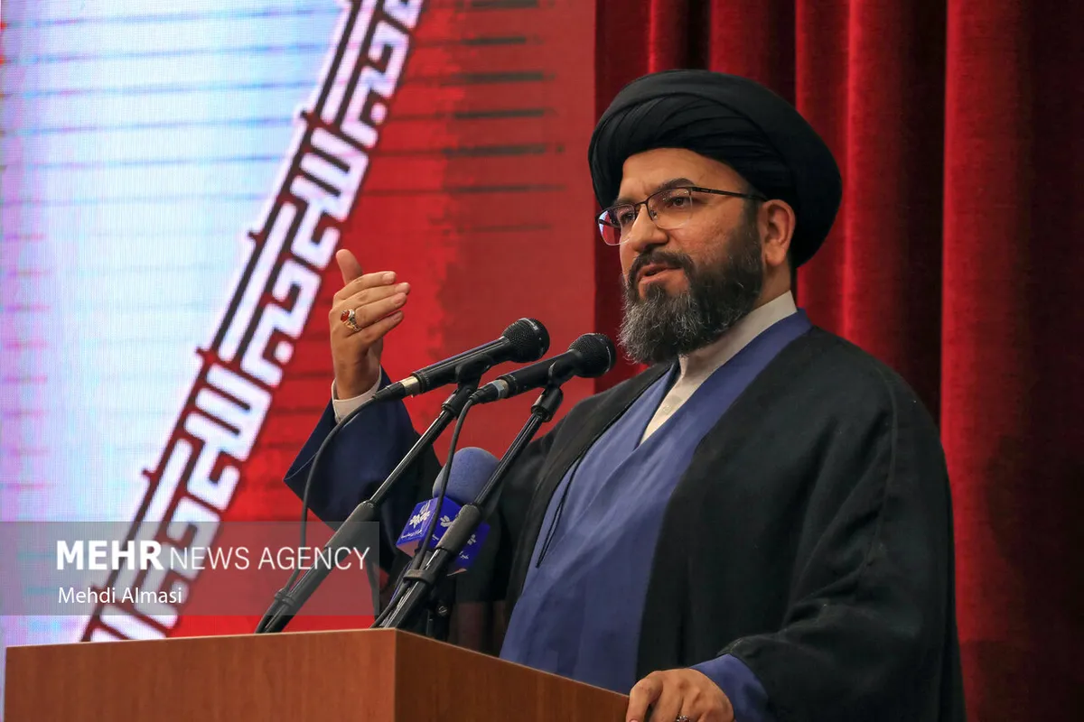 حسینی: ترویج فرهنگ کتابخوانی باید از خود مسئولان آغاز شود