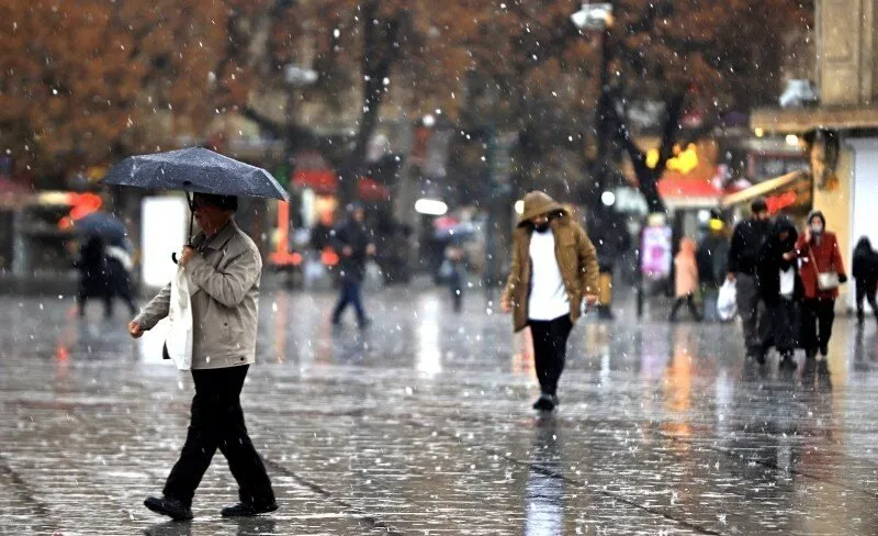 پیشبینی بارشهای پاییزی در تهران تا ۱۷ آبان / باران و طوفان در راه تهران / احتمال برف پاییزی در ارتفاعات پایتخت