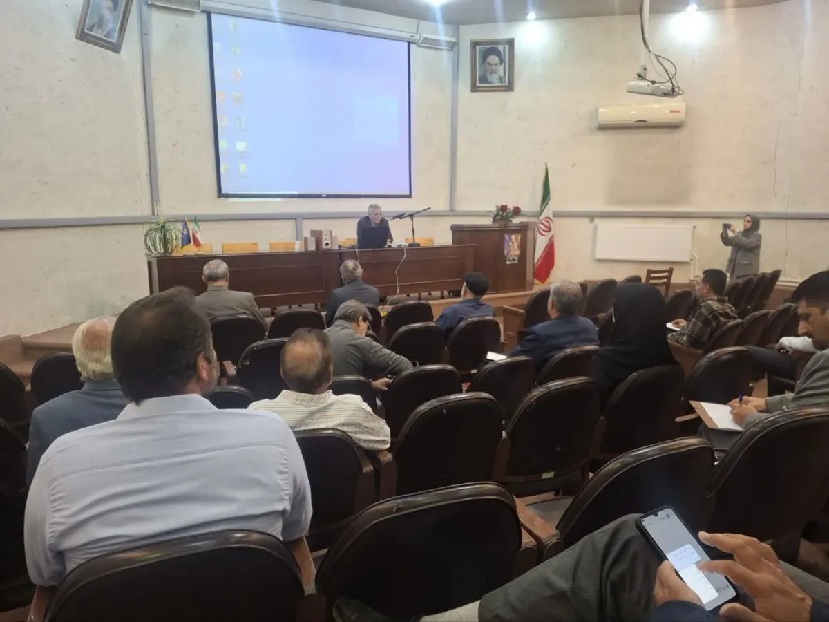آشنایی گلخانه داران&nbsp; آذربایجان غربی با آخرین یافته‌های کنترل بیولوژیک آفات