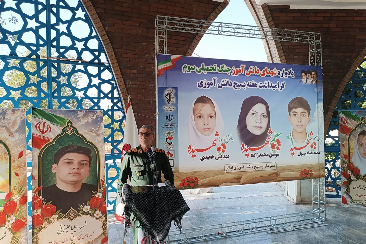 دانشآموزان پیشگامان مقاومت و پاسداری از هویت ملی هستند