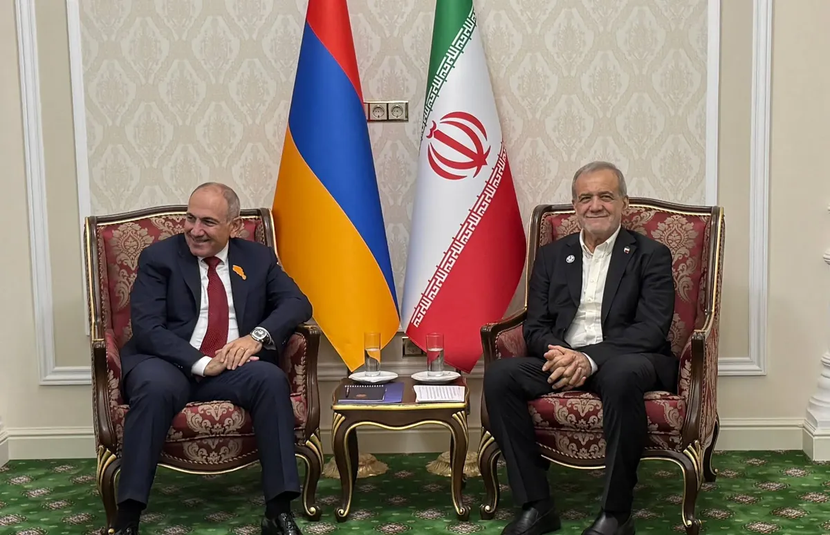 پزشکیان در دیدار با نخستوزیر ارمنستان: گسترش همکاریهای و تقویت اعتماد و همدلی، زمینه ساز توسعه روابط دو کشور است / ایران و ارمنستان بهعنوان دو کشور همسایه باید بتوانند در حوزههای مختلف با یکدیگر تعامل و همکاری داشته باشند