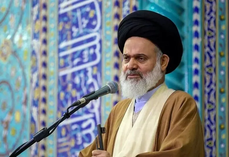 آیت الله حسینی بوشهری: اگر به بازار بروید احساس نمیکنید که کشور در حال یک جنگ سخت است